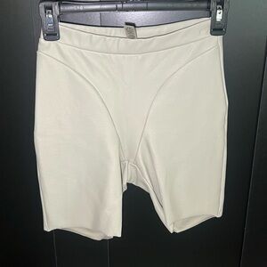 SKIMS Faux Leather Biker Shorts XS Shell